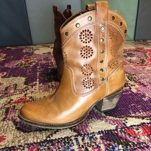 Dingo Roni Buffalo Leather Boots Tan Size 9M